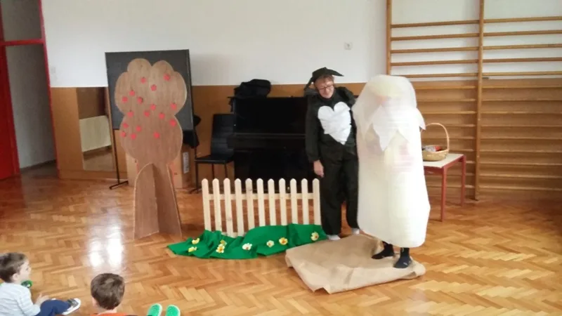 Trenutno pregledavate U Maslačku i Radosti uprizorena predstava “Zeko i jaje”