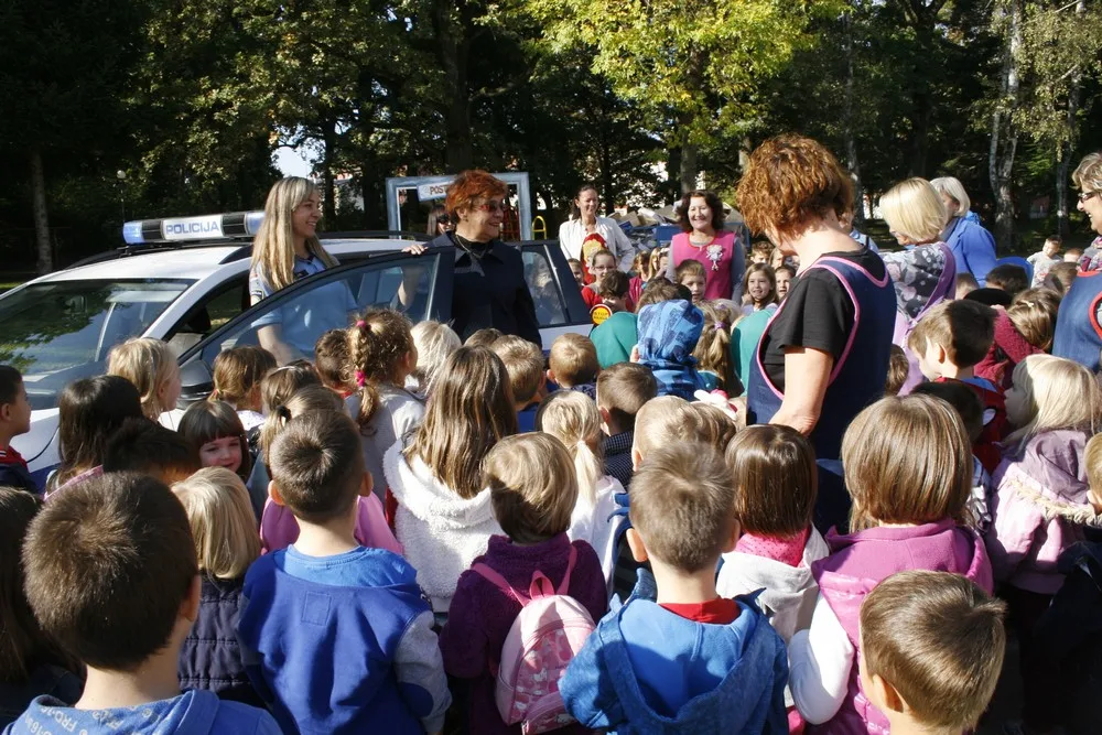 Trenutno pregledavate Policajke u vrtiću Maslačak i Radost za Dan policije