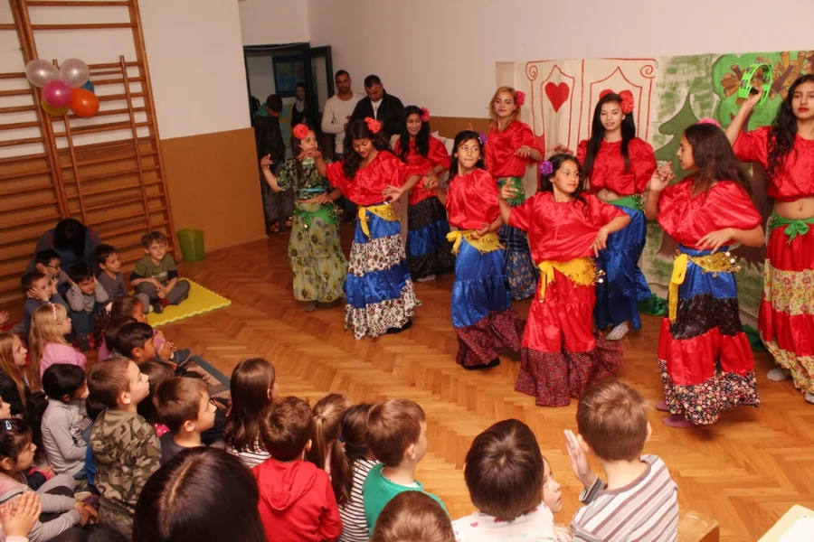 Pročitajte više o članku Svjetski dan Roma proslavljen i u Dječjem vrtiću Sisak Novi
