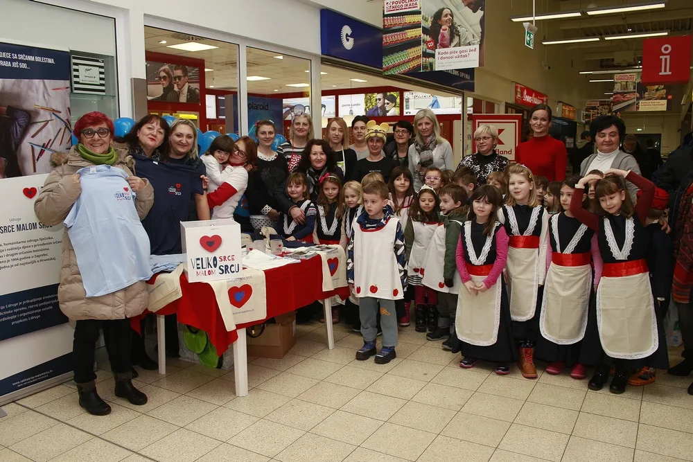 Trenutno pregledavate Folkloraši Maslačka i Kosjenke sudjelovali u humanitarnoj akciji Udruge Veliko srce malom srcu