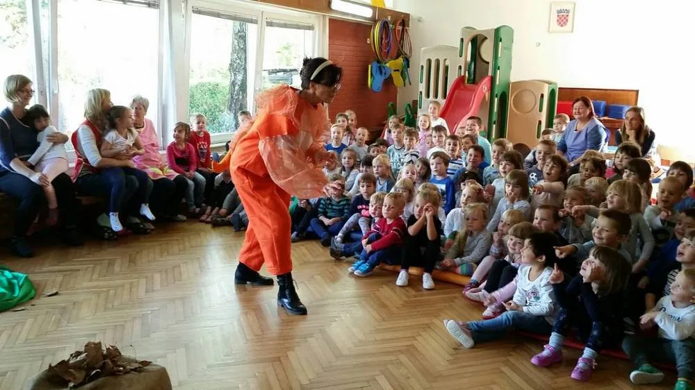 Trenutno pregledavate Nova predstava “Ježić ide u svijet”