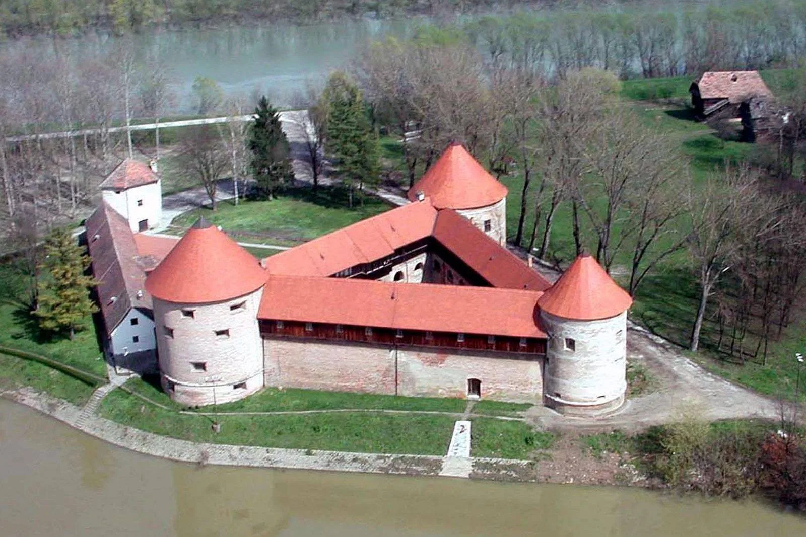 IMG f0b7dec8121363ee680c04a2297bb479 V