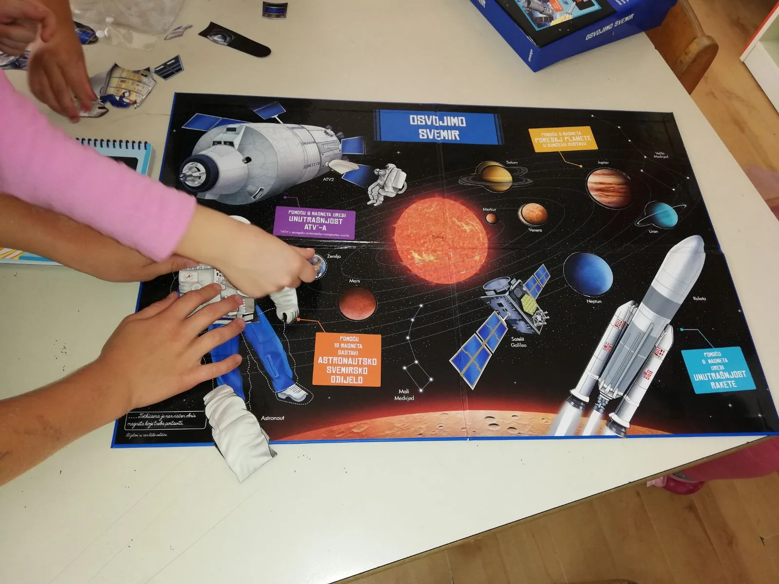 Društvena igra "Osvojimo svemir"