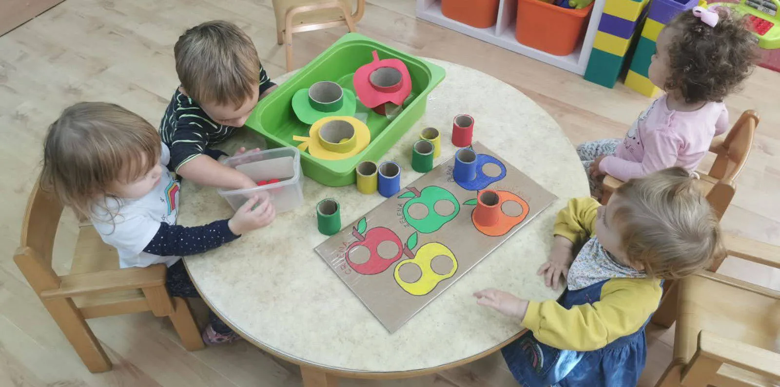 Trenutno pregledavate Svjetski dan jabuka – skupine “Hrabrići” i “Notice”