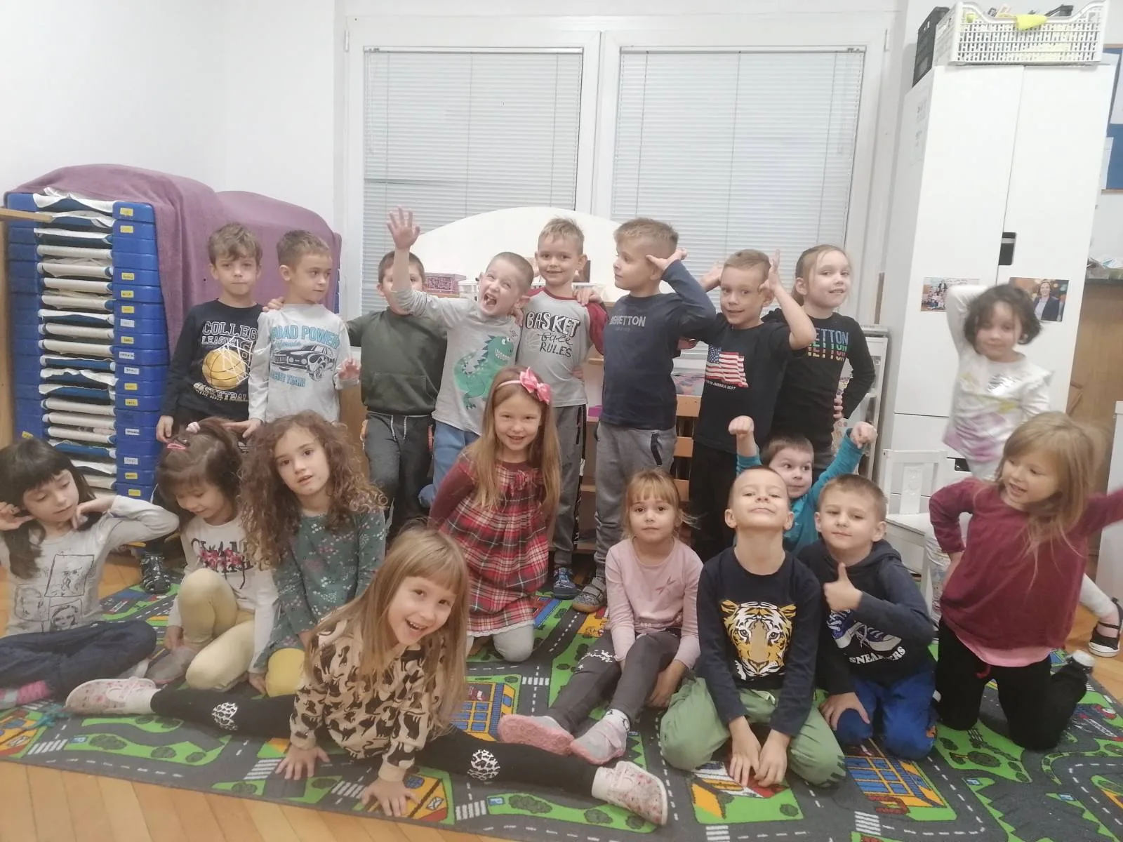 Trenutno pregledavate “Jabučice” u ulozi glumaca