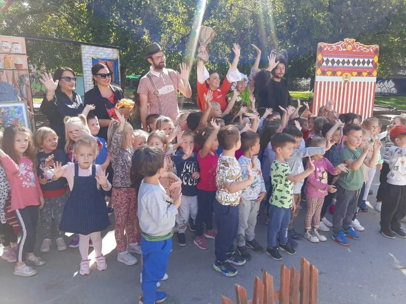 Pročitajte više o članku Predstava “Crvenkapica” u vrtiću Maslačak