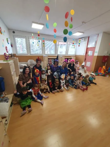 Pročitajte više o članku Maškare su posjetile jaslice