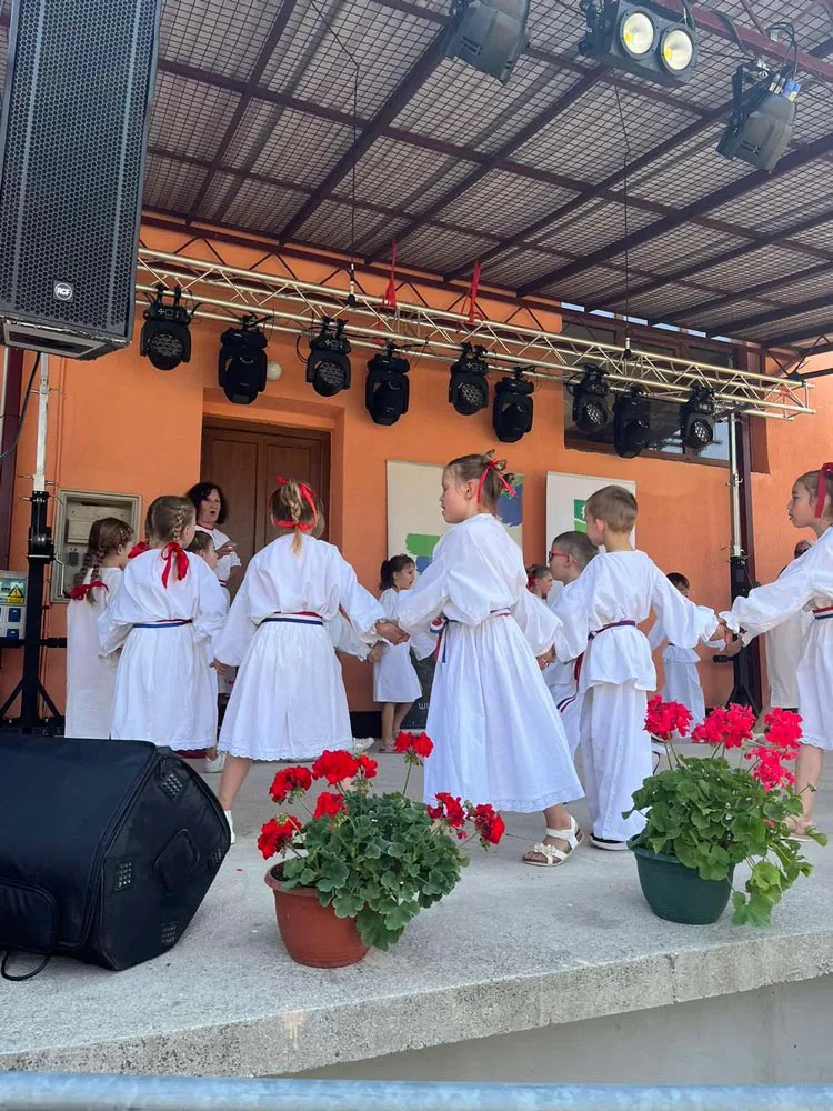 Trenutno pregledavate Folkloraši Tratinčice na proslavi 30.godina Sela Roda Čigoč