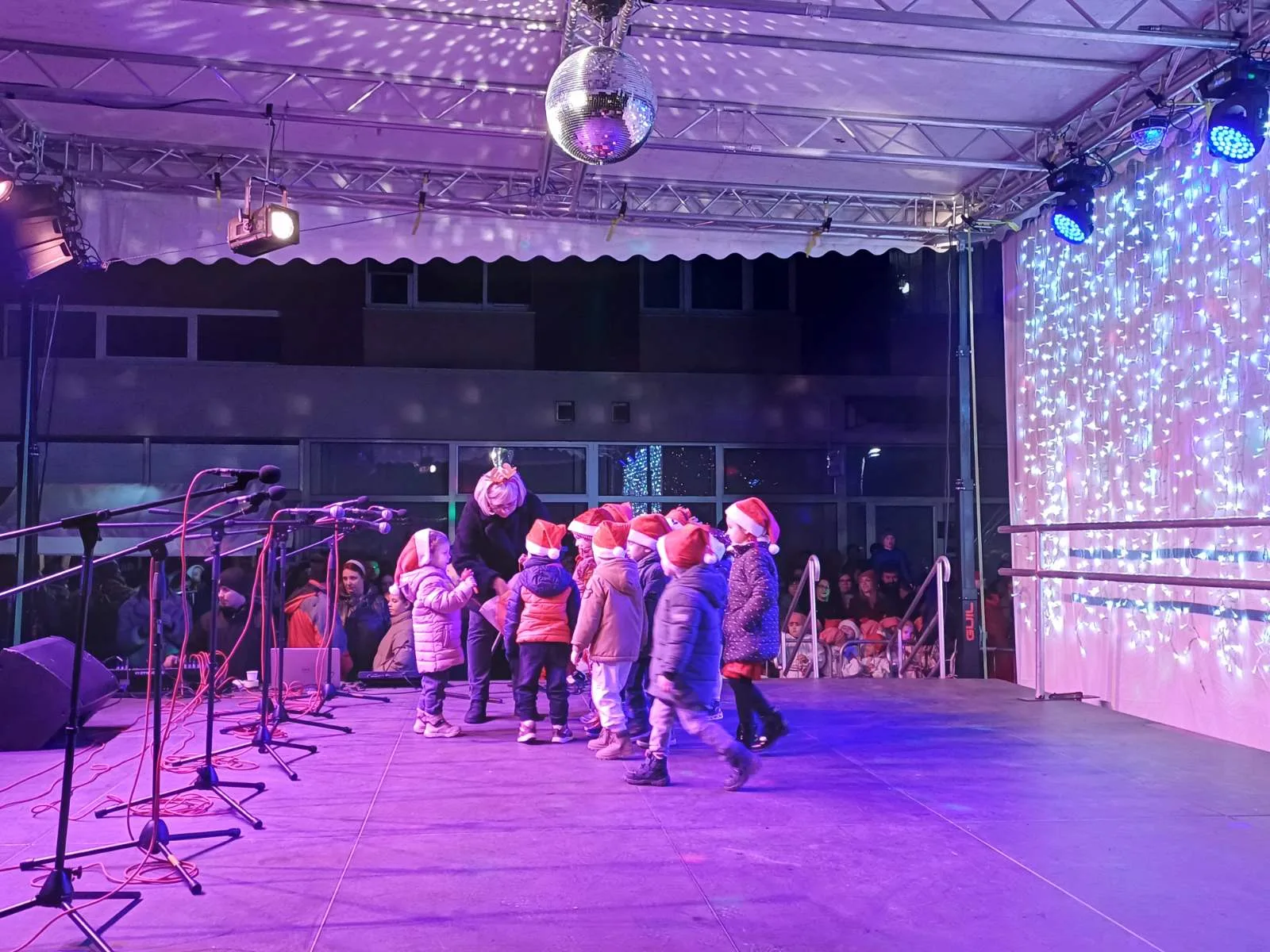 Trenutno pregledavate Prvi nastup folklorne skupine